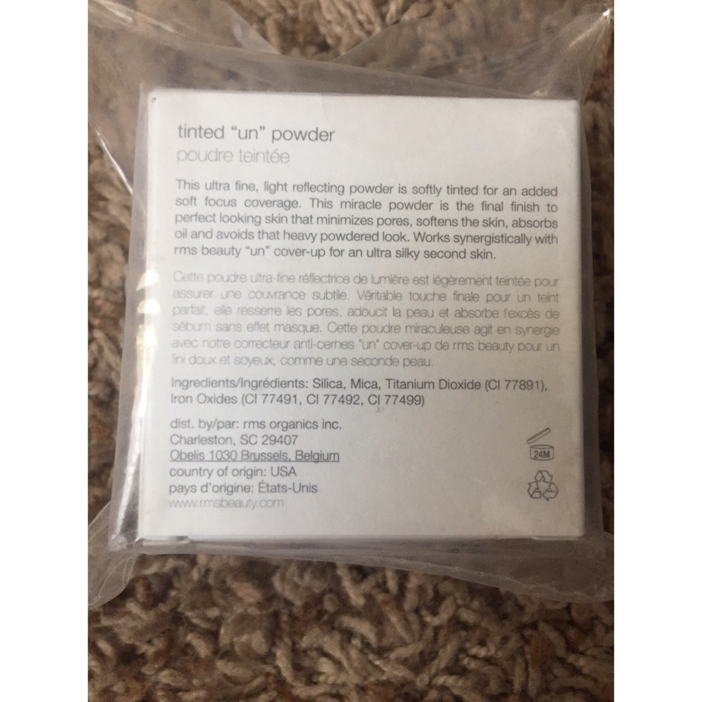Tinted “un” powder